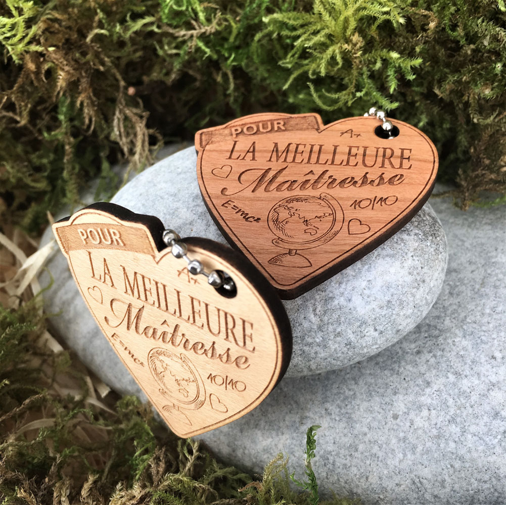 porte-clés en bois gravé à personnaliser la meilleure maîtresse - idée cadeau maîtresse