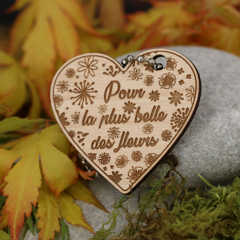 porte-clés gravé en bois personnalisé le fleuri
