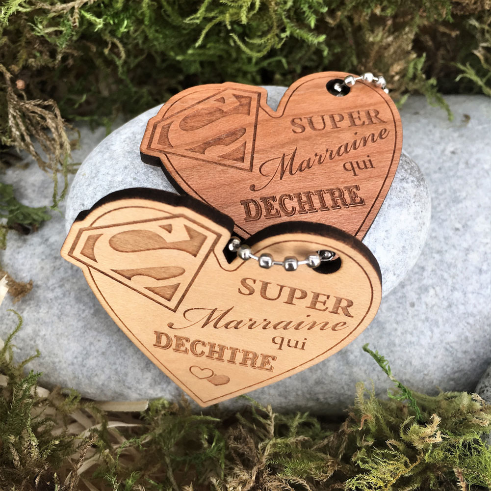 porte-clés personnalisé en bois gravé super marraine