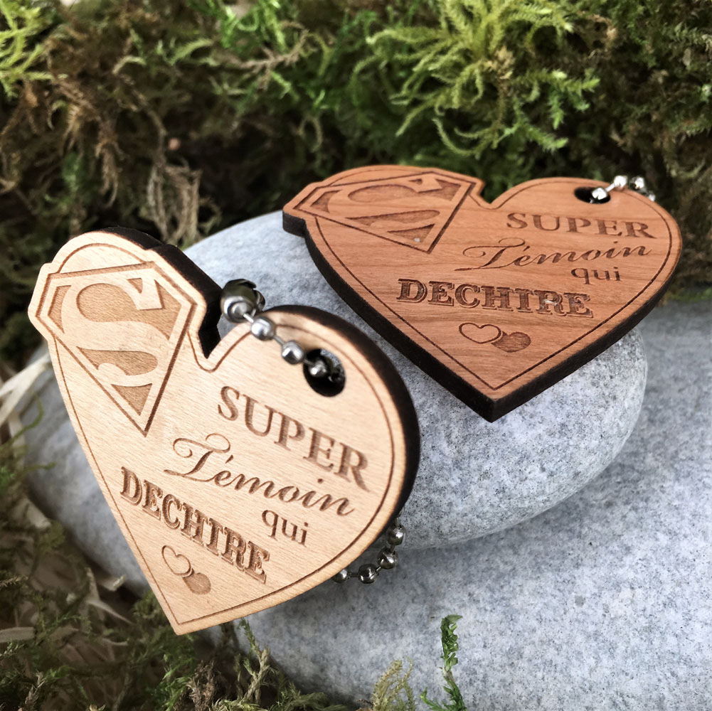 porte-clés en bois personnalisé coeur gravé super témoin pour femme