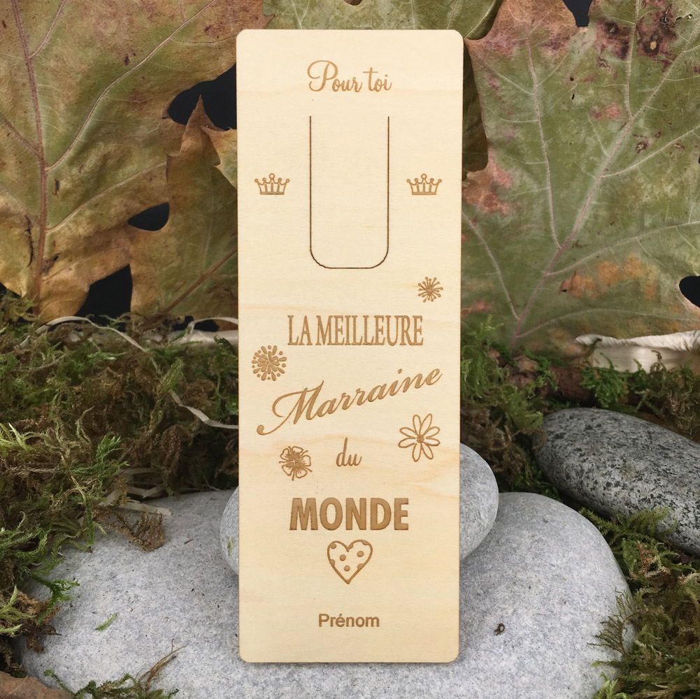 marque page en bois personnalisé avec gravure laser cadeau marraine