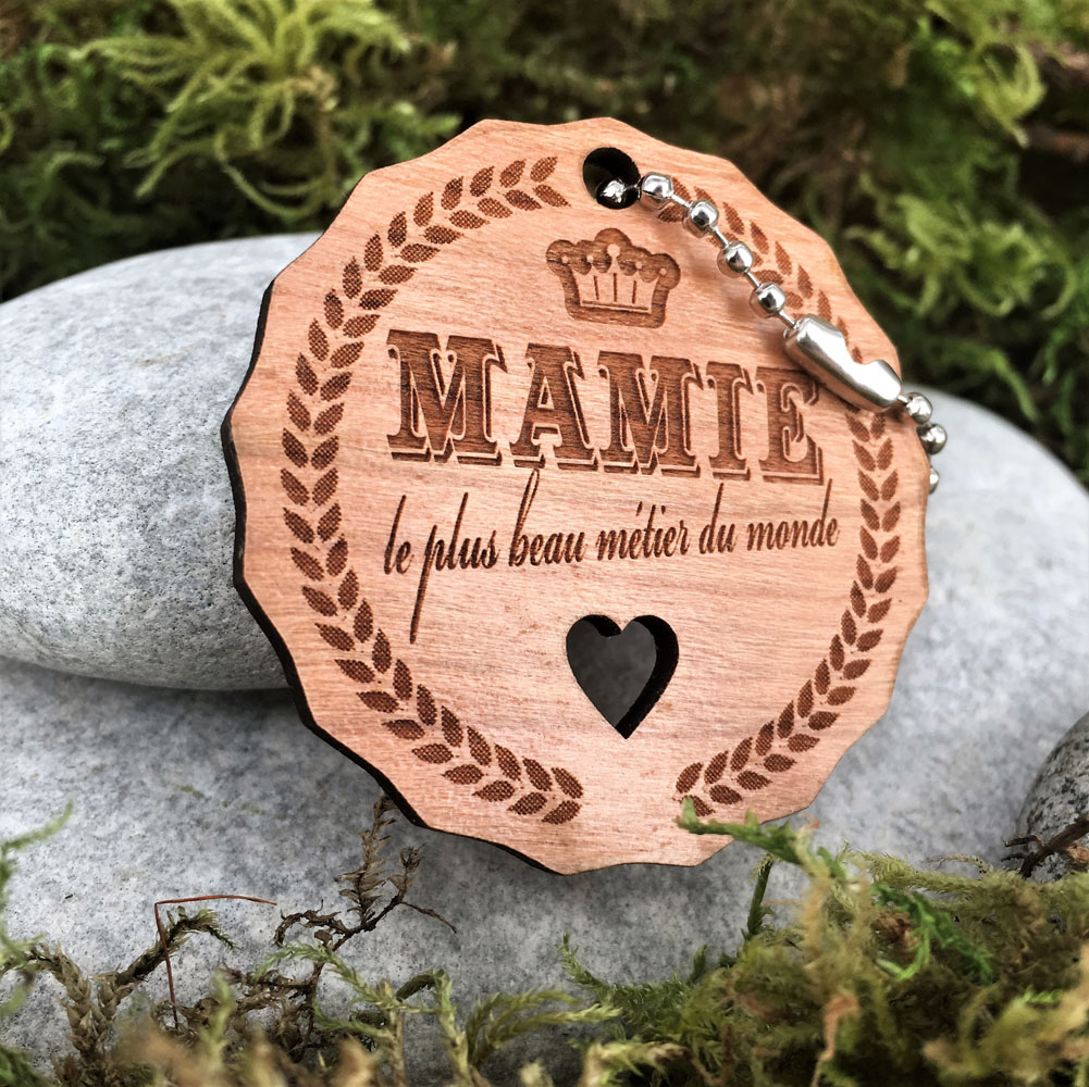porte-clés personnalisé en bois gravé mamie