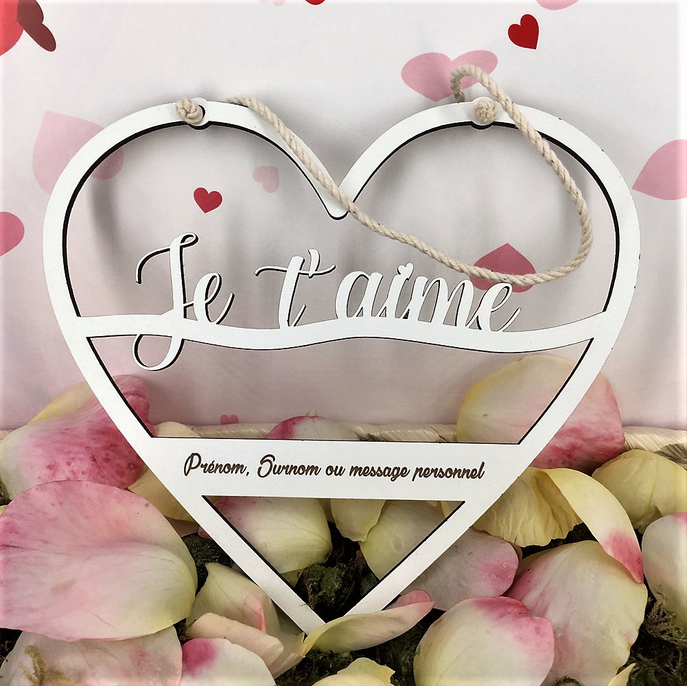 décoration murale en bois gravé personnalisée coeur je t'aime