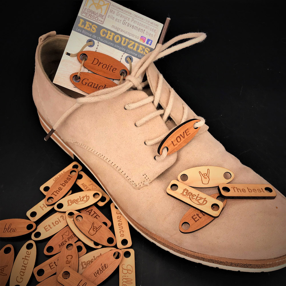 bijoux de chaussure personnalisés gravés en bois