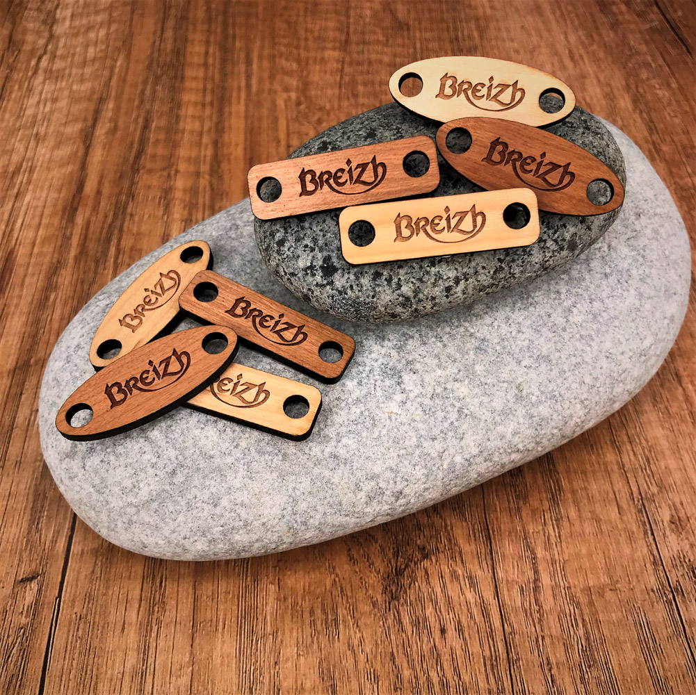 bijoux de chaussure personnalisés gravés en bois