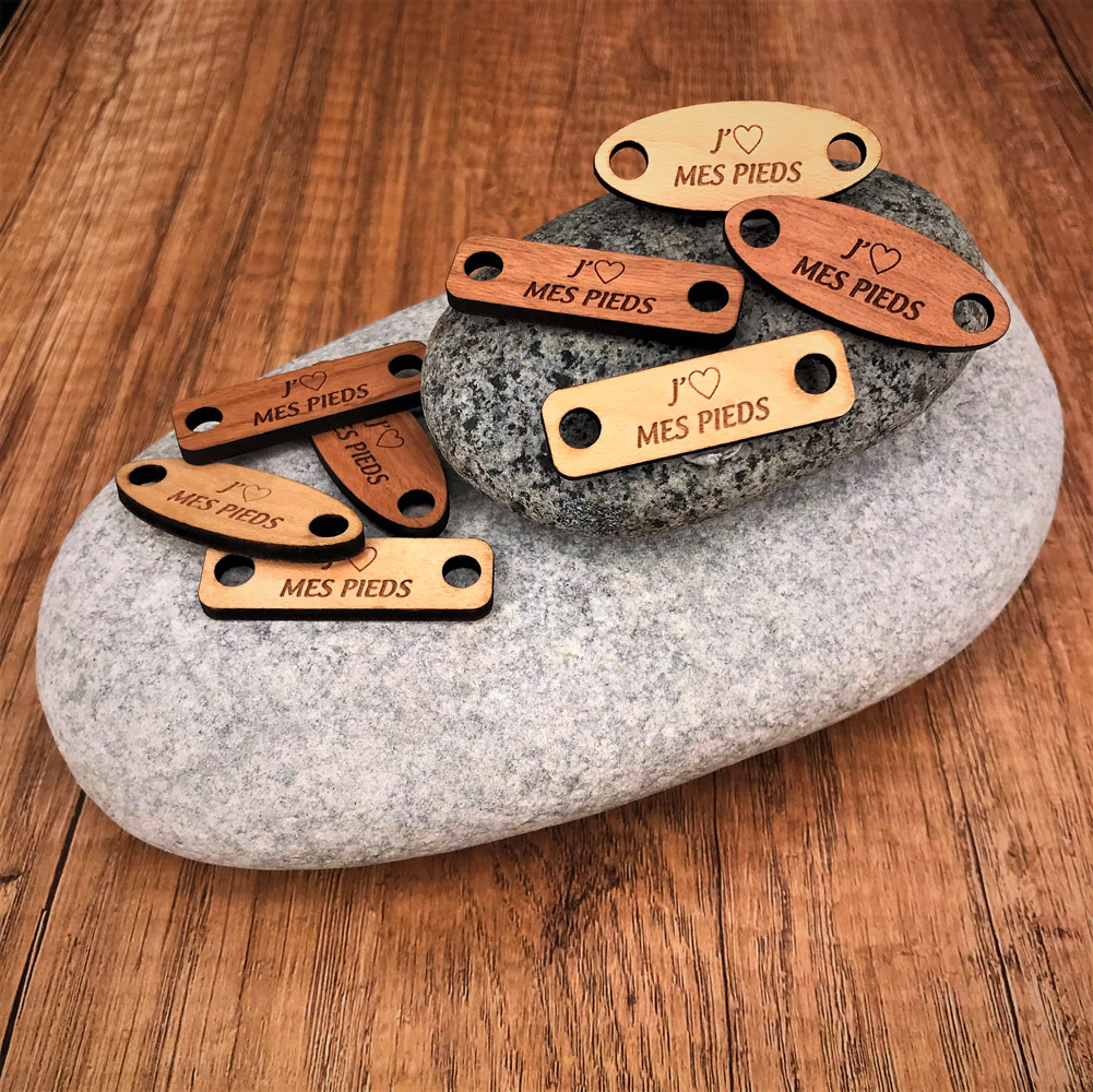 bijoux de chaussure personnalisés gravés en bois