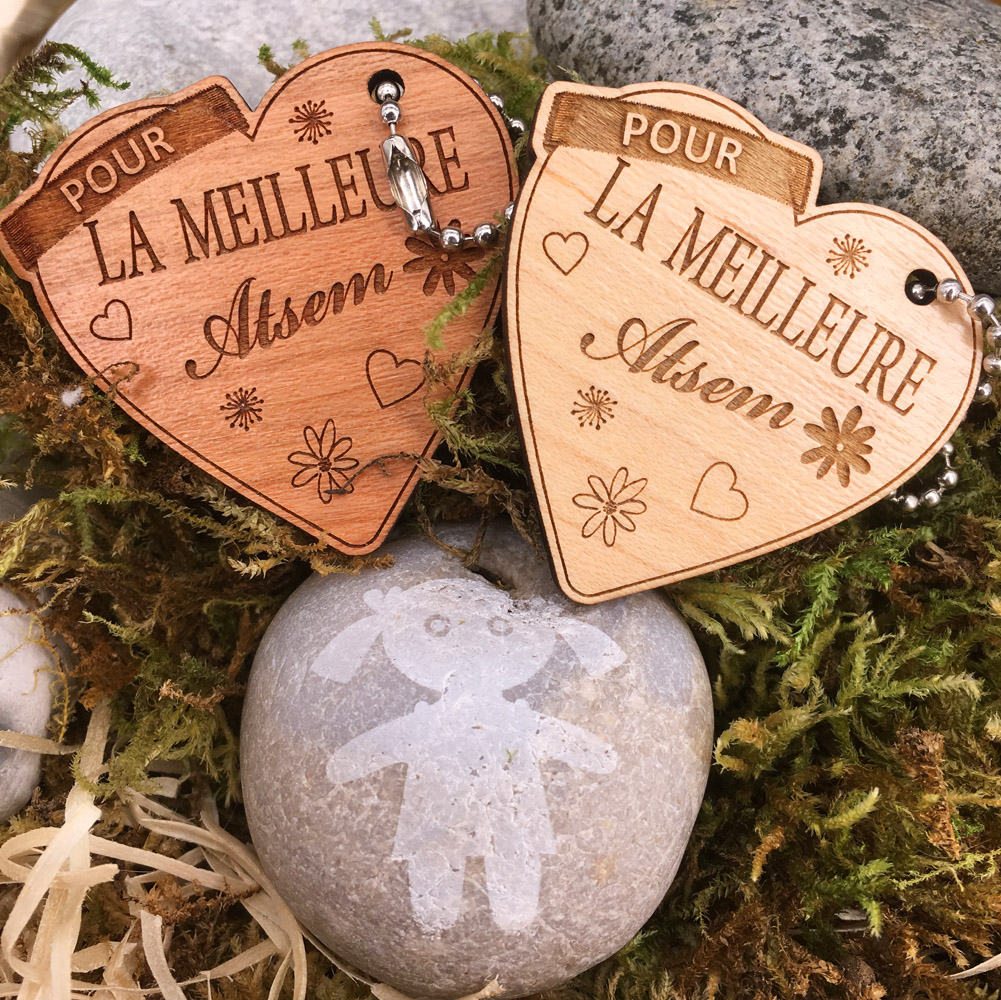 porte-clés en bois gravé à personnaliser la meilleure atsem - idée cadeau atsem