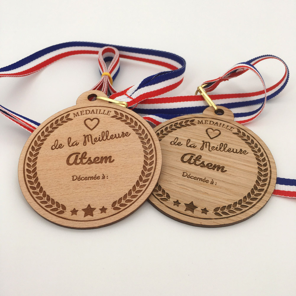 médaille bois personnalisable atsem hêtre et chêne