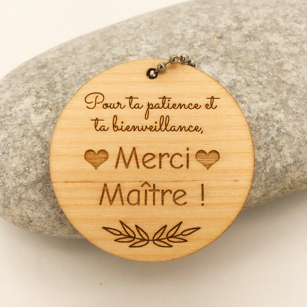 Porte-clés personnalisé en bois gravé merci Maître